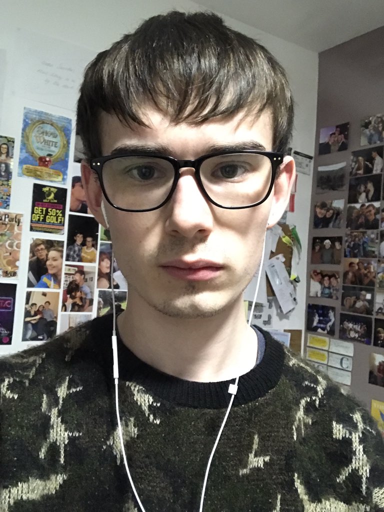 owensaunders98's tweet photo. Sick of people askin is why am not wearing a top... not funny and just makes me confused #shitcraic https://t.co/XxN8kfghU7