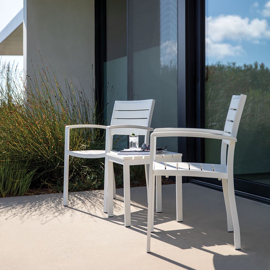 Made in America, the Tate collection is bold in its simplicity, with clean, modern lines and a versatile silhouette. 

#janusetcie #moderndesign #adoreoutdoor #architecture