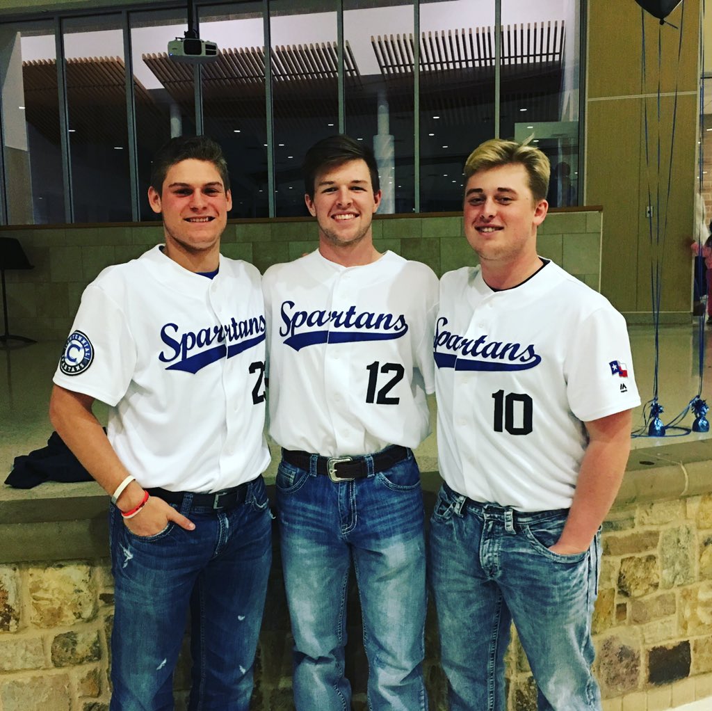 tanya_irwin17's tweet photo. @sirwin0317 @SFA_Baseball @CoachCSFA @girwin03 @HunterPrescher That’s right 3 amigos! #twojacks & a #frog https://t.co/RXUr1O35qo