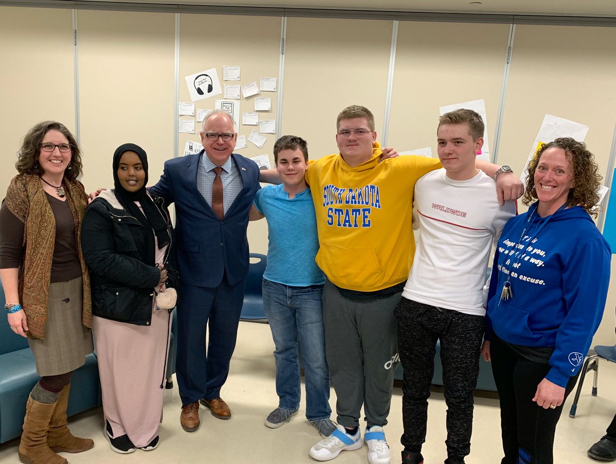GovTimWalz's tweet photo. Today, I toured a full-service community school in Rochester. These schools provide wrap-around services like health and dental care to students and their families. I’m proud our #OneMinnesota budget restores funding to these schools, so students have the opportunity to succeed. https://t.co/i8xoicUYdI