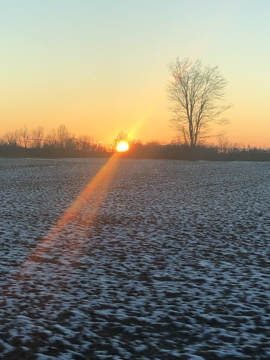 clarkjr2's tweet photo. @KevinHarned @RyanHokeWAVE3 sun set in Custer Ky https://t.co/bKUKFtW5Zy