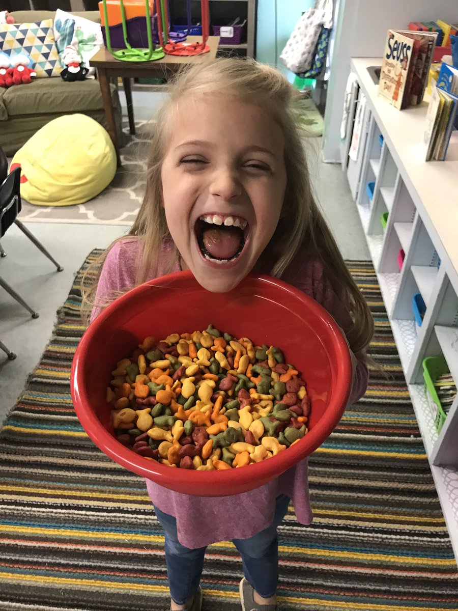 MissSmyly's tweet photo. Day 1 of SEUSS week!!! ❤️💙💛#TheCatintheHat #OneFishTwoFishRedFishBlueFish https://t.co/WwmLU4JHX1