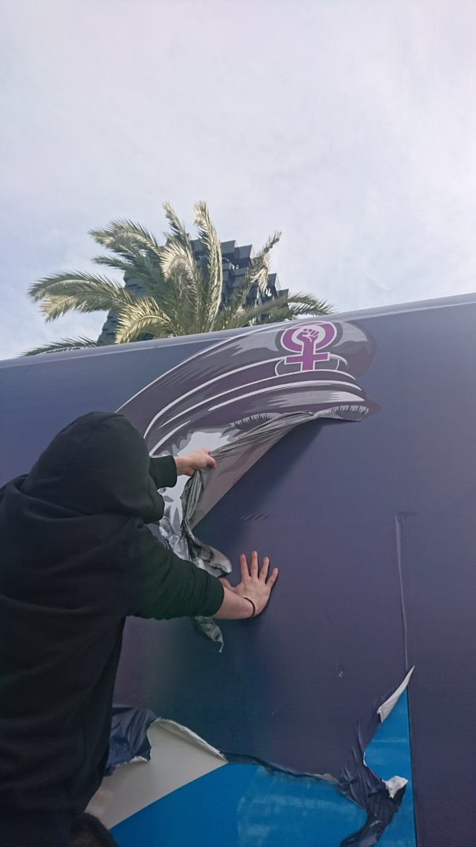 Davant el masclisme i la LGTBI-fòbia, ho tenim clar #NoPassaran

Barcelona feminista, antifeixista i anticapitalista ✊🏽

Avui hem tingut la millor prèvia a la #VagaFeminista8m 😎