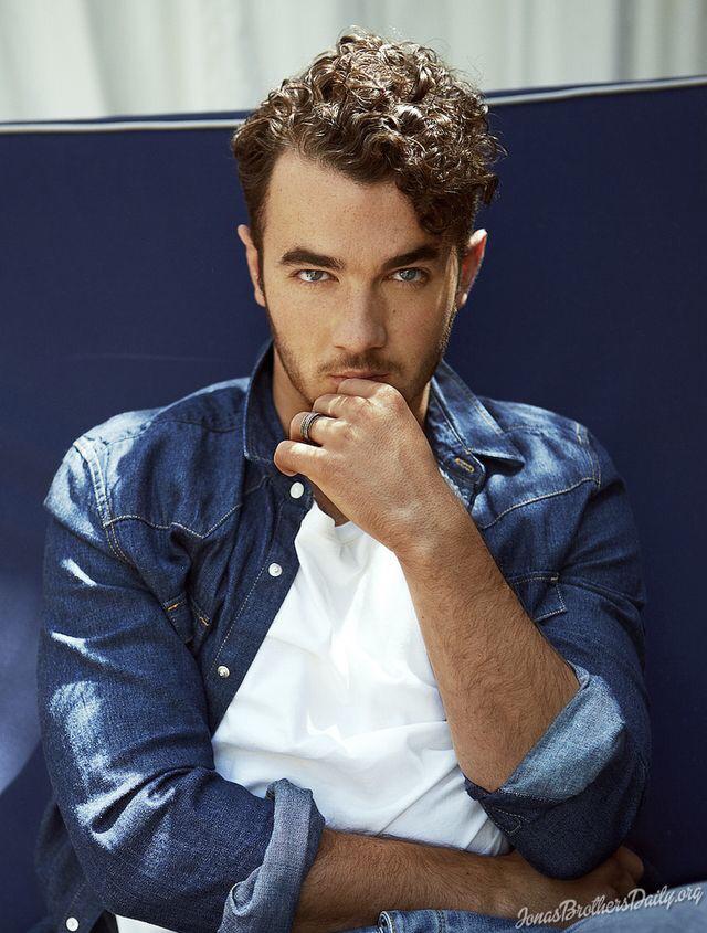 Ale_RMB15's tweet photo. #WeLoveKevinJonas ¿Por qué? por que es un gran padre, tiene una voz hermosa y todas las #Jonastics  necesitamos escucharlo más  en todas las canciones ❤ #WeLoveKevinJonas  @jonasbrothers ❤ @kevinjonas #Bolivia https://t.co/jrm6aXrMnJ