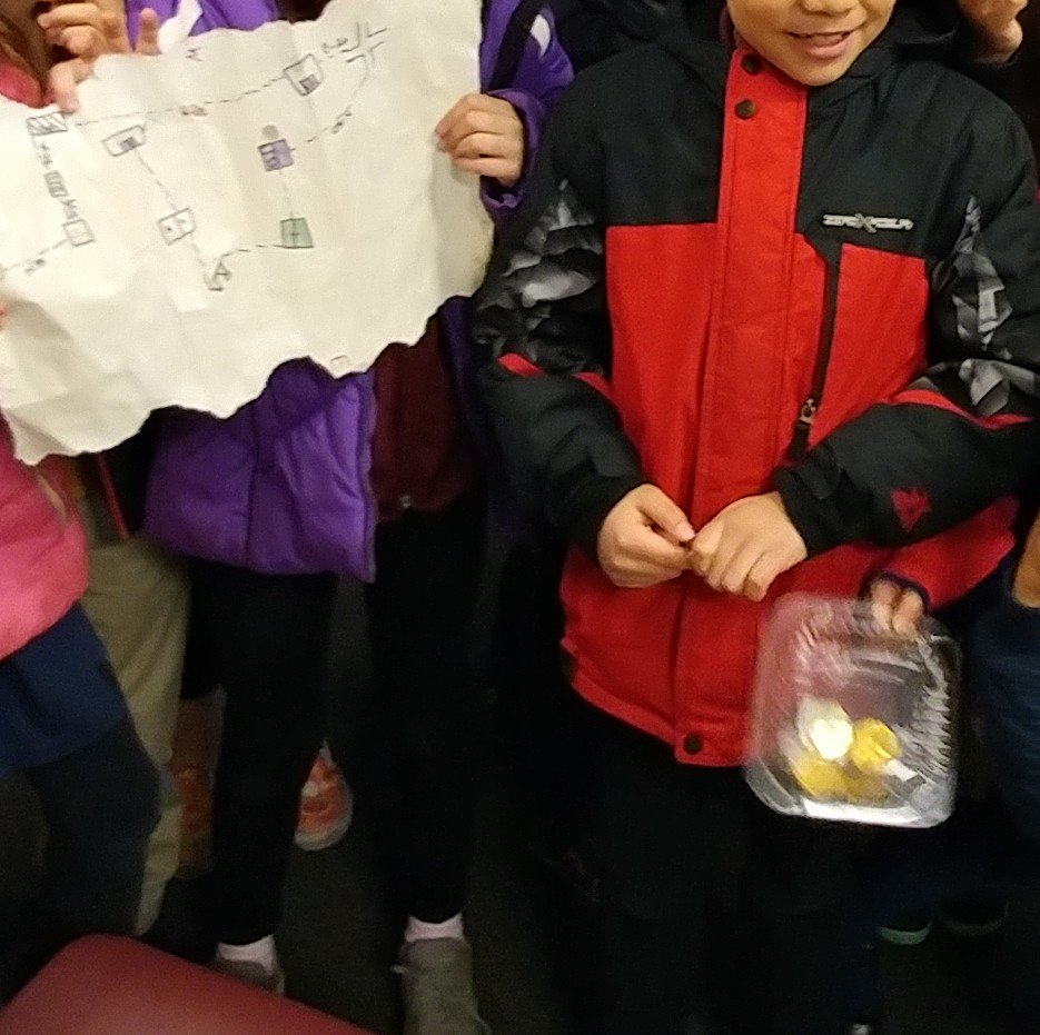 scienceatspeas's tweet image. Finally Gr2 Bees we have weather for treasure hunting! #GoldenCoinBooty #ReadTheMap #CompassRose #HeadingNorth @SpeasGlobal