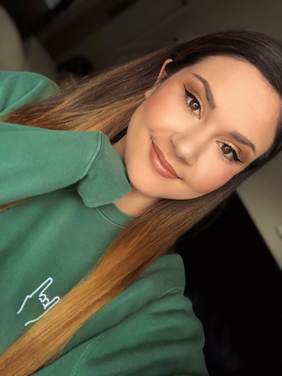 MFTMKKUS_NEWS's tweet photo. Be happy. Be bright. Be you. ♥️

#tuesdayselfie https://t.co/Z73ZQoVfc5