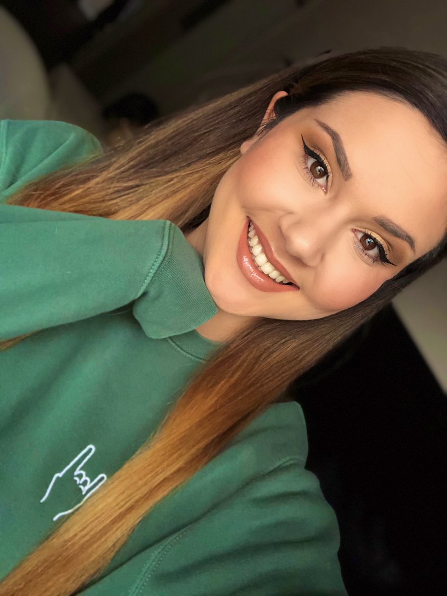 MFTMKKUS_NEWS's tweet photo. Be happy. Be bright. Be you. ♥️

#tuesdayselfie https://t.co/Z73ZQoVfc5