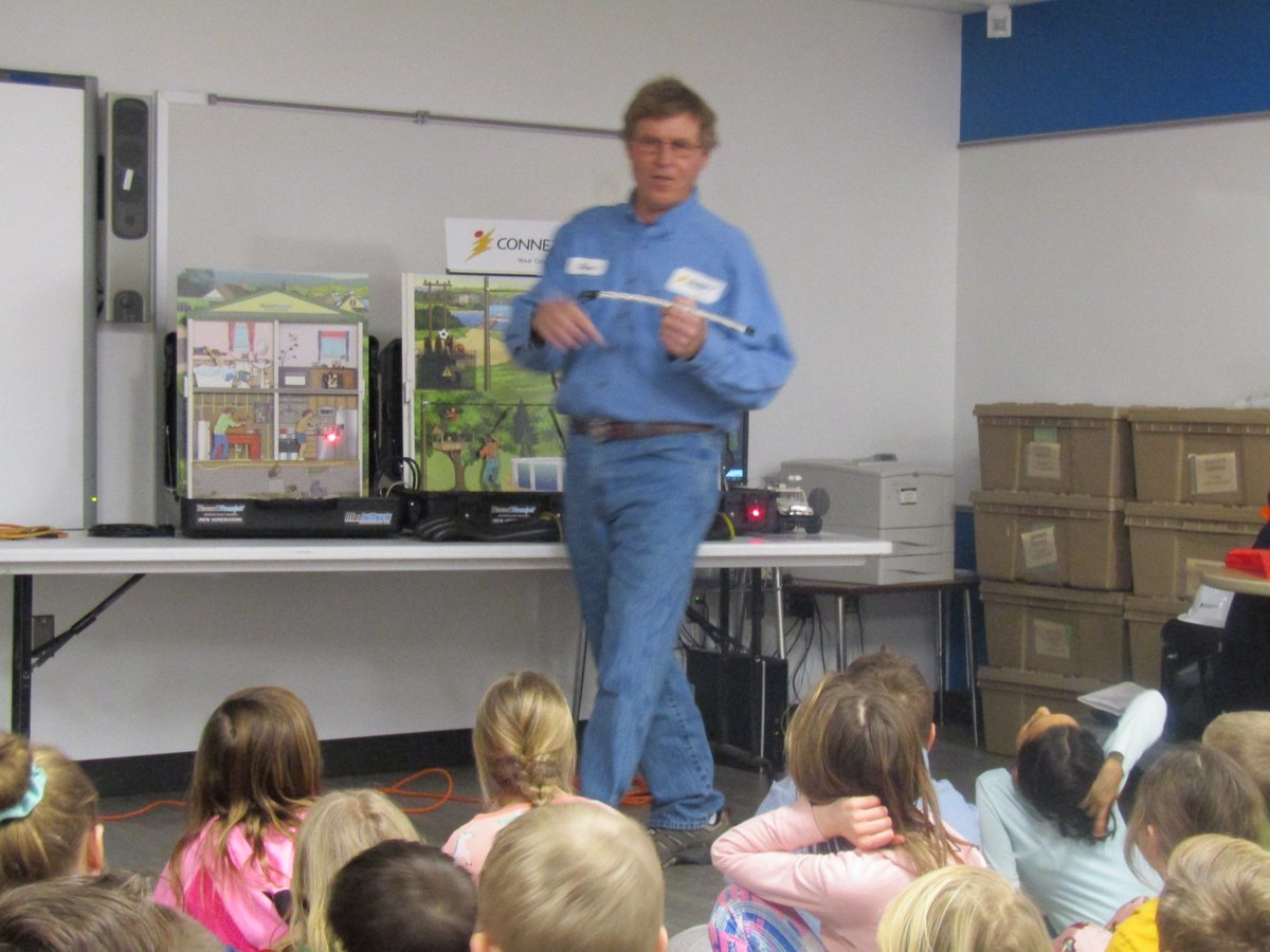 scandiastars's tweet photo. Connexus Energy came out to talk to our third graders today about electricity as part of their study of sound and light.#scandiastars https://t.co/trRh9Ik72E