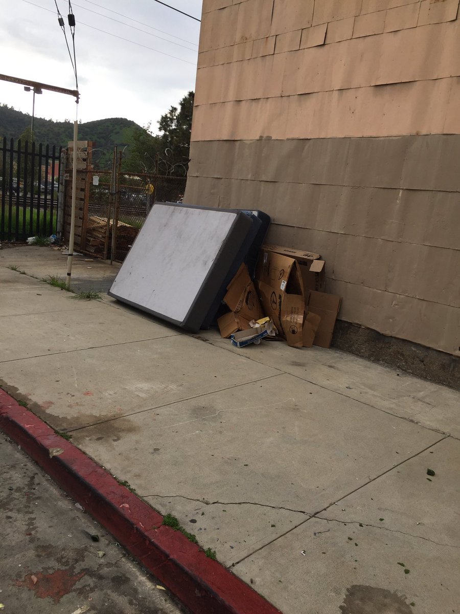 ddonnelley's tweet photo. @MyGlendale Hi!  Can you please let me know why this trash request keeps getting closed, but the trash is still there? https://t.co/WthSVvli41