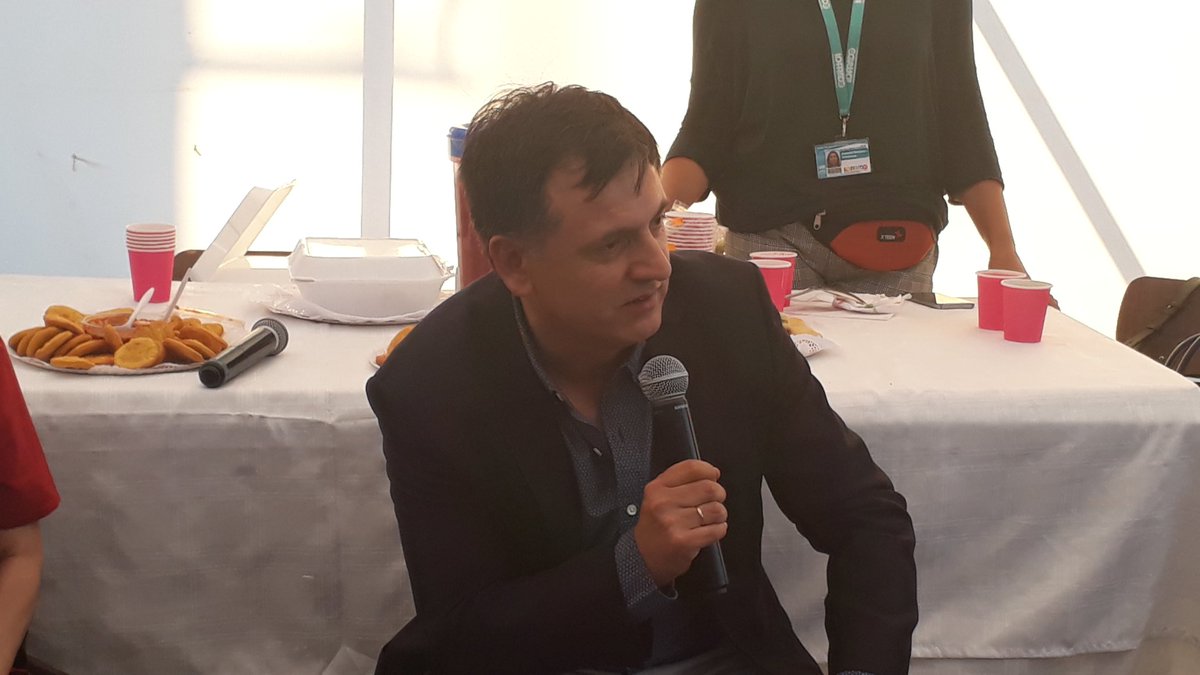 MuniLoPrado's tweet photo. Nuestro Alcalde Maximiliano Ríos visitó la Carpa de las Mujeres en el inicio de la Semana de la Mujer en Lo Prado. Emprendimientos, comidas, conversatorios, deportes y muchas sorpresas en San Pablo con Neptuno. De 10:00 a 21:00 horas hasta el 8 de marzo.
#Loprado #maxrios https://t.co/pJw5USFfag