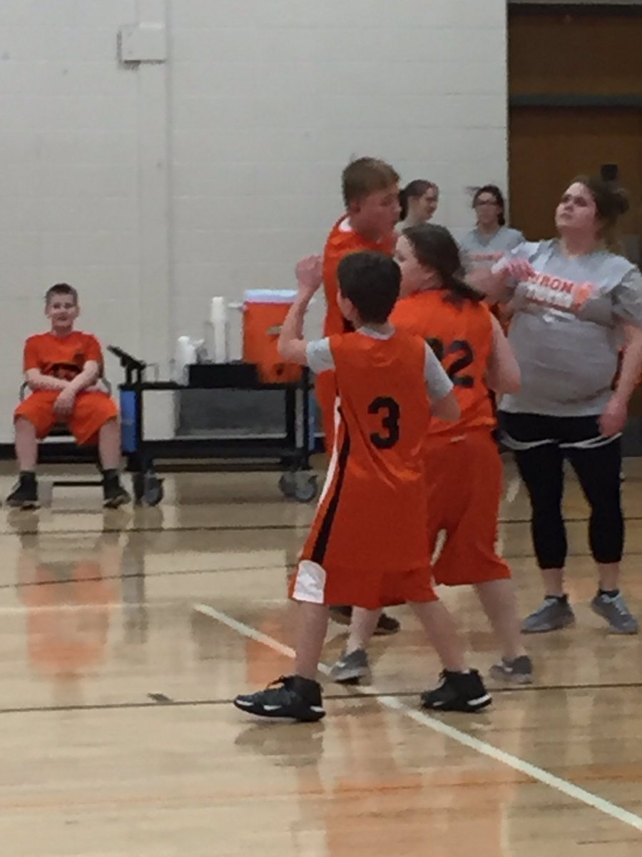 SaveryTruman's tweet photo. Huron Middle School #hms_socialmedia #hurontigers @HuronHighSchool  #SpecialOlympics  go team https://t.co/okT4fPEL1m