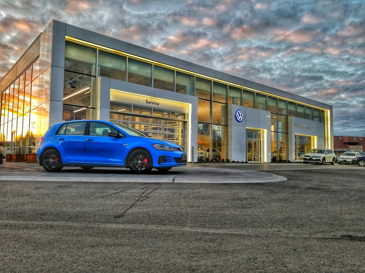 We aren't sure which is MORE stunning... the sky? Or that sweet GTI?
.
📸 Photo credit to our own Dave Essig
#VW #GTI #HarbourviewVW #FamilyDriven #Nanaimo