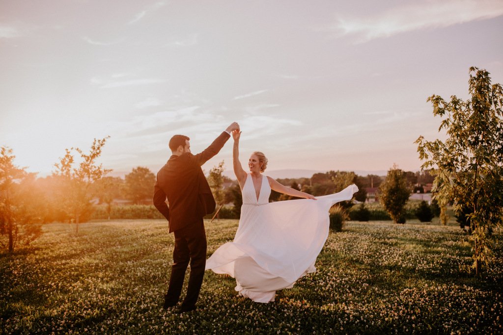 Samantha &amp; Mike – Walker’s Overlook rosegoldevent.wordpress.com/2019/03/05/sam…