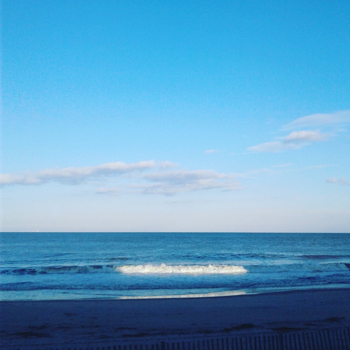 Marvensoccer's tweet photo. A few shots from the beach today. The beach always inspires me. "Appreciate Everything" We have gifts all around us. I wanted to surf so bad but it's way too cold & mini waves #comesoonsummer ๐ https://t.co/6C8mixLepe