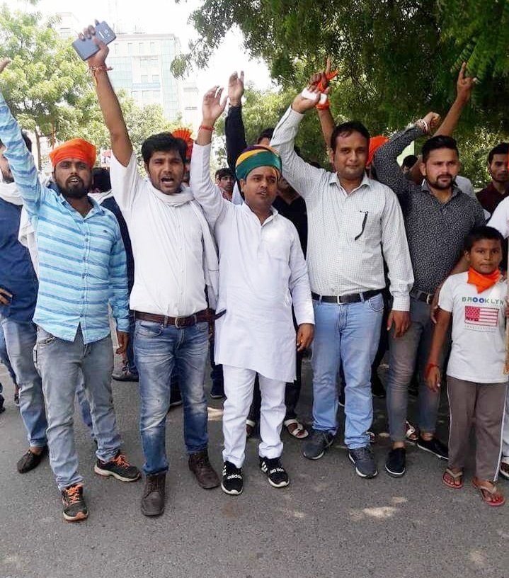 SunilPanditBJP's tweet photo. प्रिय मित्र संघर्षशील साथी कुलदीप पंडित तकीपुर को जन्मदिन की बहुत-बहुत शुभकामनाएं भगवान आपकी हर मनोकामनाएं पूर्ण करें
@KTakipur 
#HappyBirthdayKuldeepTakipur https://t.co/mn1H95kVhi