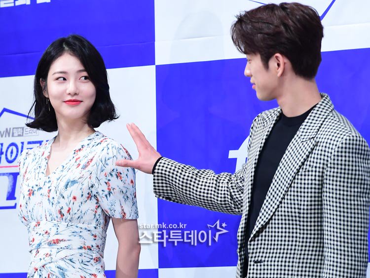 D030RCGV4AE_uXU.jpg:orig