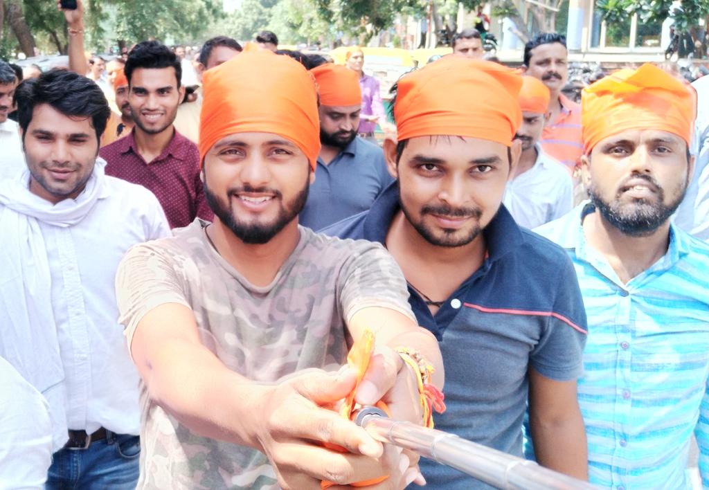 SunilPanditBJP's tweet photo. प्रिय मित्र संघर्षशील साथी कुलदीप पंडित तकीपुर को जन्मदिन की बहुत-बहुत शुभकामनाएं भगवान आपकी हर मनोकामनाएं पूर्ण करें
@KTakipur 
#HappyBirthdayKuldeepTakipur https://t.co/mn1H95kVhi