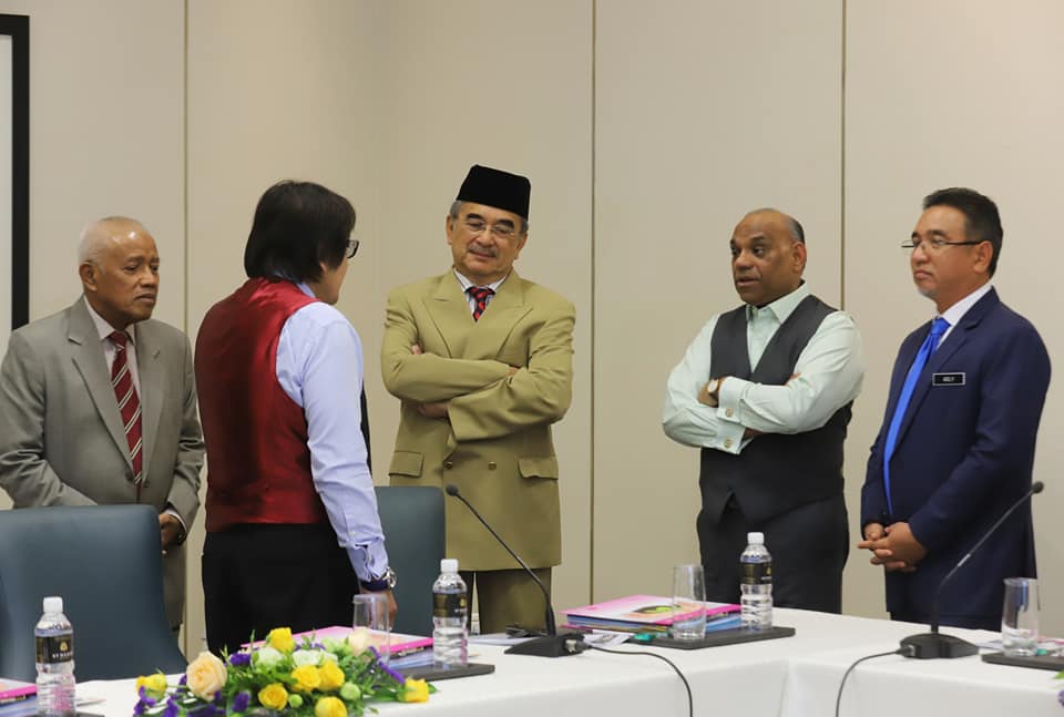 Adly Zahari Twitterren Pagi Ini Bersama Tyt Tun Di Dalam Mesyuarat Bod Yayasan Toh Puan Zurina Serta Mesyuarat Agung Tahunan Kelapan Yayasan Toh Puan Zurina Di Bord Meeting Ringgit 1 Level 2