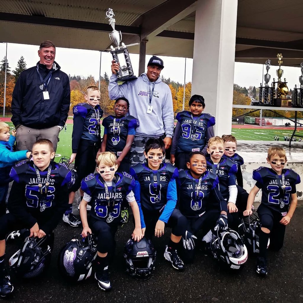 ncjaguars's tweet photo. @coachtmyers Your team is such an inspiration for our junior teams, each of them looking up to their high school players!  @ncjaguars #northcreek #bothell #juniorfootball #ncjfa https://t.co/PnSn5iJRzB