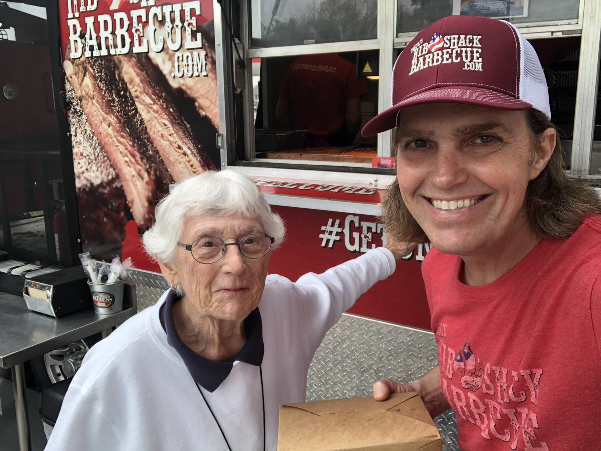 PaulsRibShack's tweet photo. This sweet lady, Aunt Bobby, was our first guest Saturday. We had a charming conversation as I walked her back to her car. I called her back today to ask how she enjoyed her food..."Best I have ever eaten!" I'll take that!! #LifeIsMoreFunOntheRibList https://t.co/NNRdYGbSzc