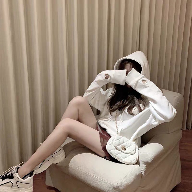 milk_shop__'s tweet photo. ✦ ハートくり抜きパーカーA285

¥ 4,000-

袖部分にハートのくり抜きがある、ありそうでなかったキュートなパーカー。

≫ https://t.co/mVis2OXPKL

#韓国ファッション #オルチャン #MiLKSHOP #ミルクショップ https://t.co/Q3A38BTYf4