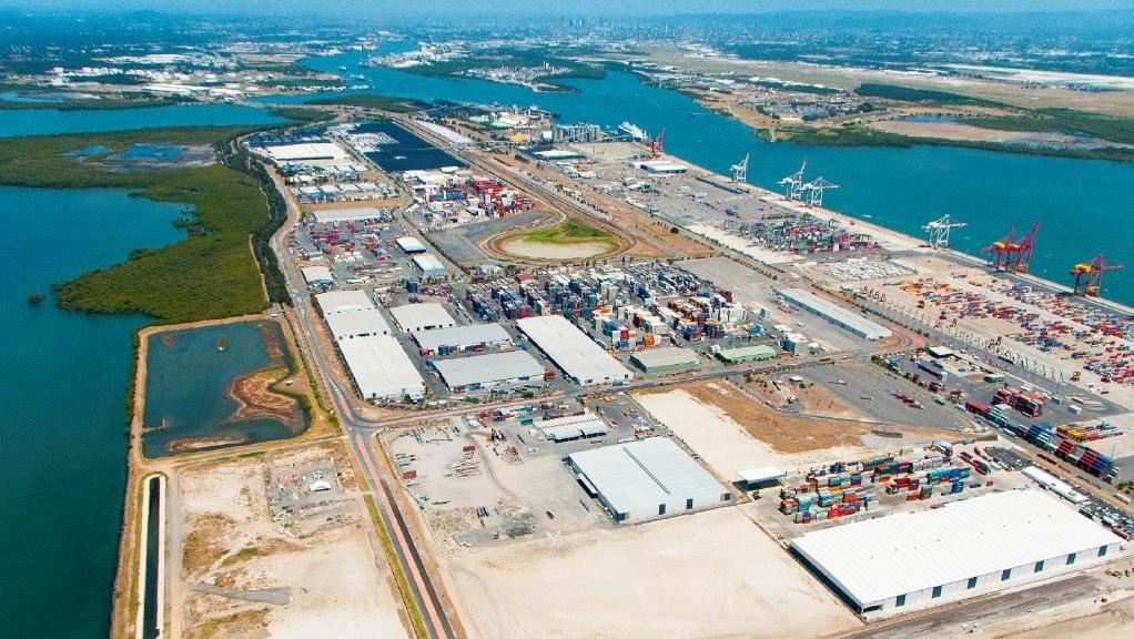 We’re delighted to be working again with Logos to design and construct a new container hardstand slab at the Port of Brisbane. This project is part of a master-planned industrial estate, and involves the construction of a 28,000m2 container handstand slab.