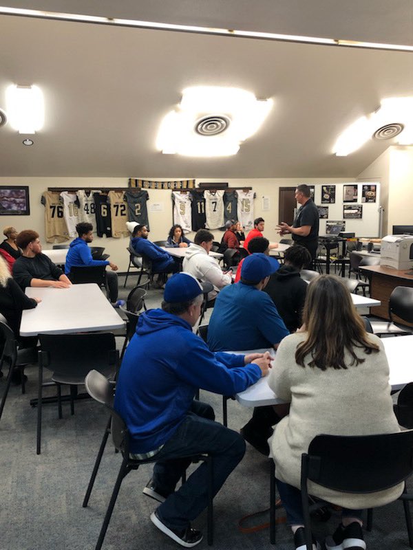 CoachKimbleSJDC's tweet photo. Great recruit night tonight having future mustangs in the building. Especially future #YMob member Brent Bingley! #DeltaPride @Football_Delta https://t.co/vrVEc8Snnw