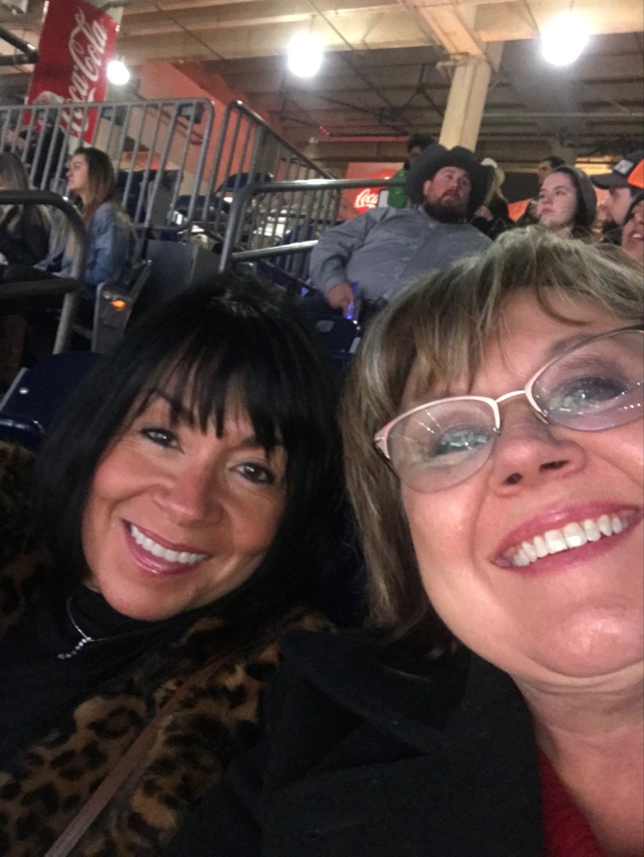 CindyLehenbauer's tweet photo. #RODEOHOUSTON https://t.co/pYxLI10PzE