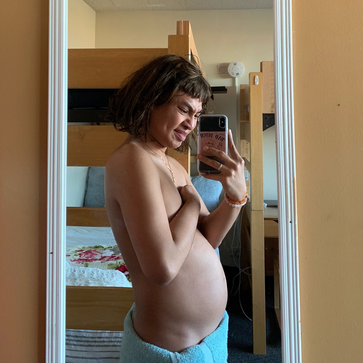 Fynestchina's tweet photo. I’m 4 months pregnant and the baby daddy is Jollibee... 🤭 https://t.co/mH7NE8eeNC