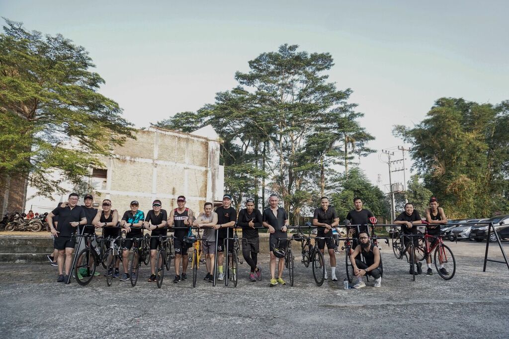 SumatraRoyal's tweet photo. If you're looking to get fit, build muscle or lose weight, which is best? Cycling and running are the best.
#bestexercise #cycling #running #royalsumatrafunrun #royalsumatrafunday #royalsumatralanscape #getfitfast #staminatraining #hidupsehat #mudadansehat https://t.co/hvaz25NQIf
