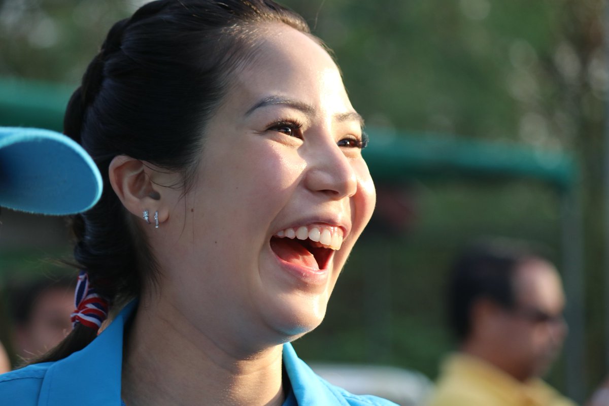 political_drama's tweet photo. สดใสกันแต่เช้า คุณตั๊นบุกบ่อพลอย เมืองกาญจน์ ที่ตลาดนัดวัดทุ่งมะสังฃ์ พร้อมนายอภิสิทธิ์ เวชชาชีวะ
#ทีมตั๊น #แฟนคลับตัวจริงเสียงจริง #chitpas #tantchitpas #คนรักตั๊น #ทีมสีฟ้า #เลือกตั้ง62 💙💪🇹🇭 https://t.co/nAb0eJI8iM