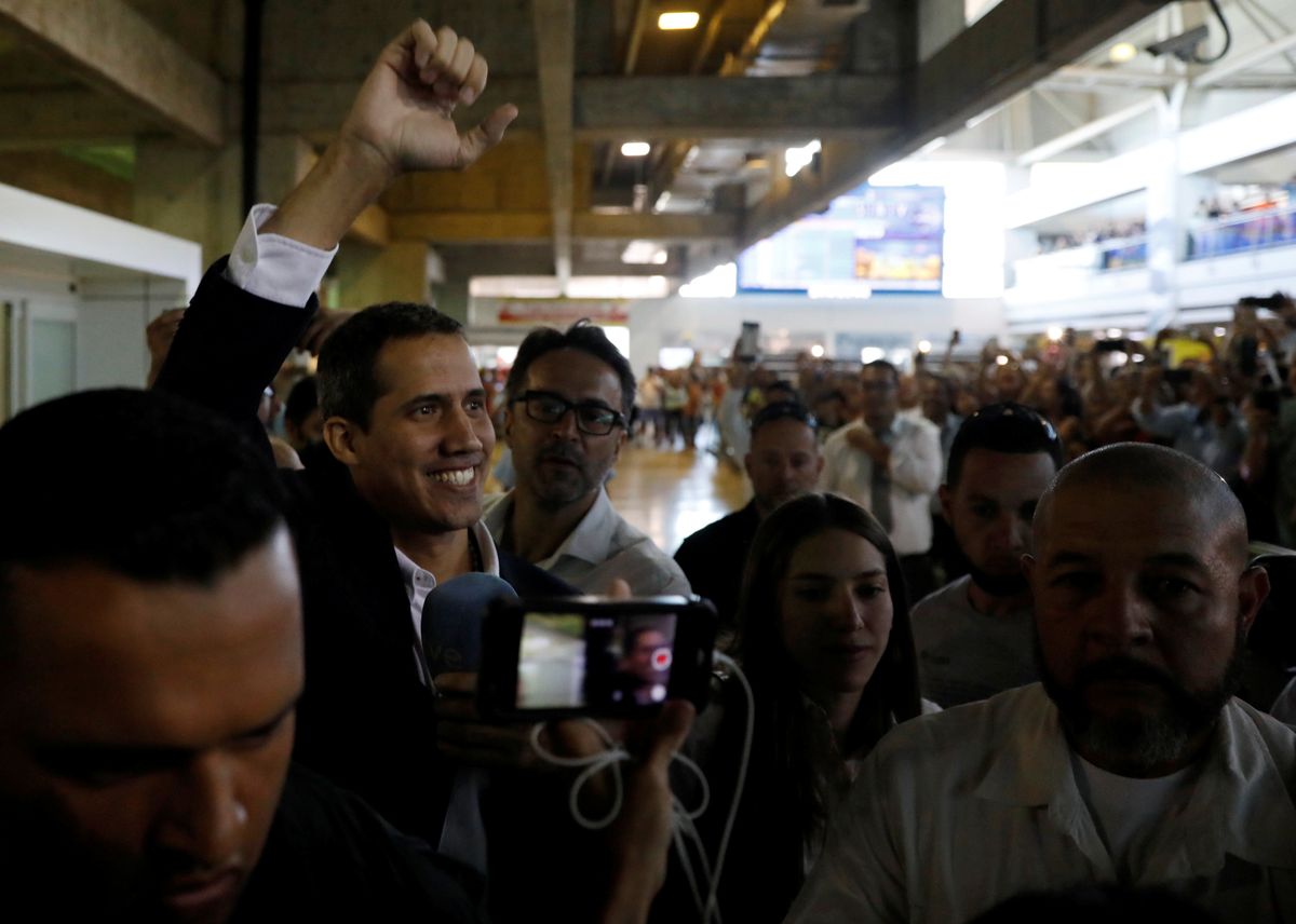 globeandmail's tweet photo. Juan Guaido returns to Venezuela, calls for more street protests https://t.co/PFjGu6oy8v @GlobePolitics https://t.co/fv9CXqypC3