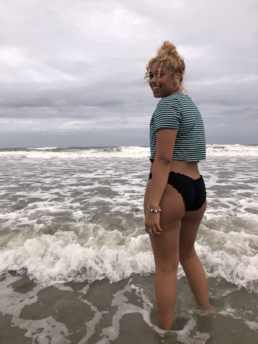 xgoldenbarbiex's tweet photo. Am I too late #FineLightskinTwitter https://t.co/SSrg62MAHU