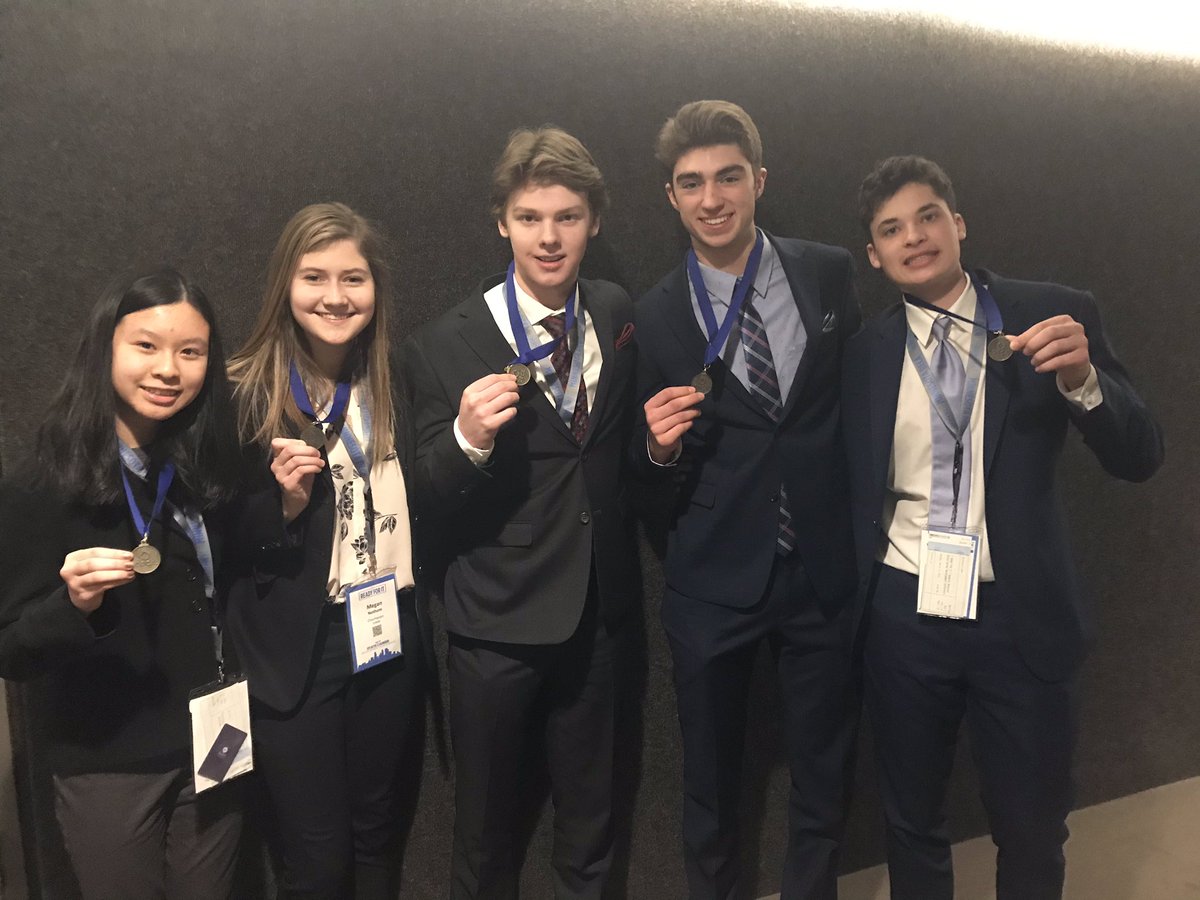 ChanhassenDECA's tweet photo. Congratulations to these marketing research paper finalists! https://t.co/hdKClc56RT