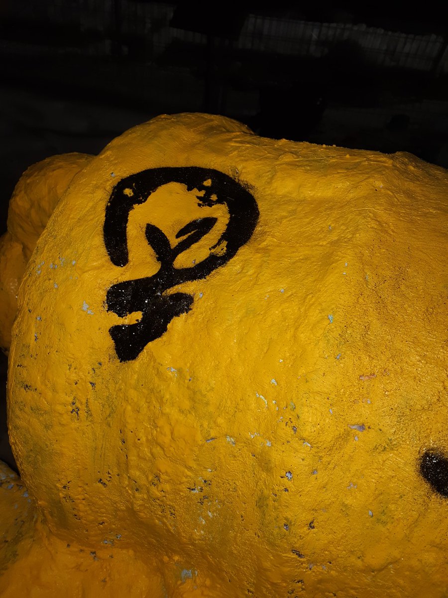 van_der_wayden's tweet photo. Let the cannon speak! Our first experience with paint spray, it was fun! @uofg @fund_action #FundAction https://t.co/c3niFFL6ki