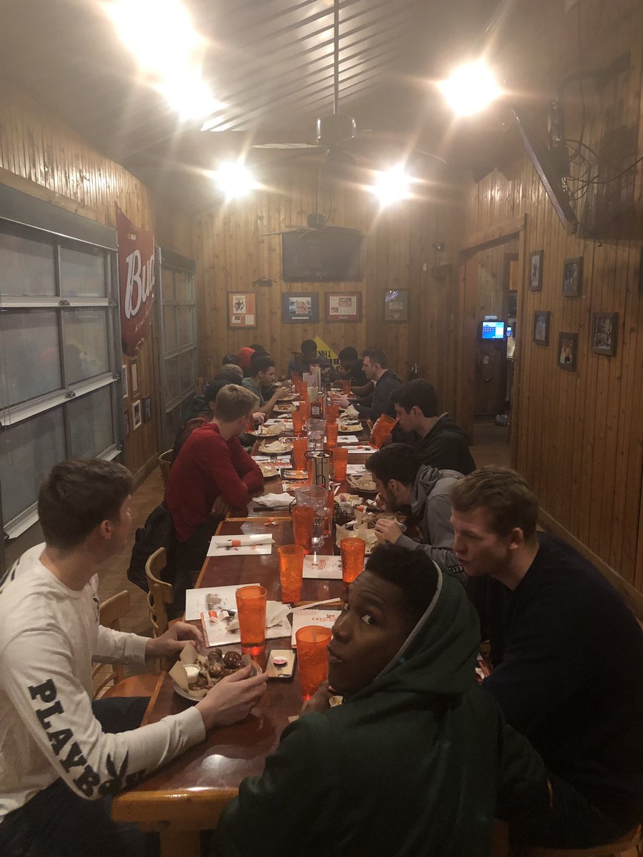 cmueaglesMBB's tweet photo. Going 3-0 @CMUHOOPS last week gets All you can eat wings tonight at @Hooters #cajun #chipotlehoney #daytonabeach #spicygarlic #habanerobbq #buffalohot #parmesangarlic #generaltsos #goodtimes https://t.co/hO8l04CwKS