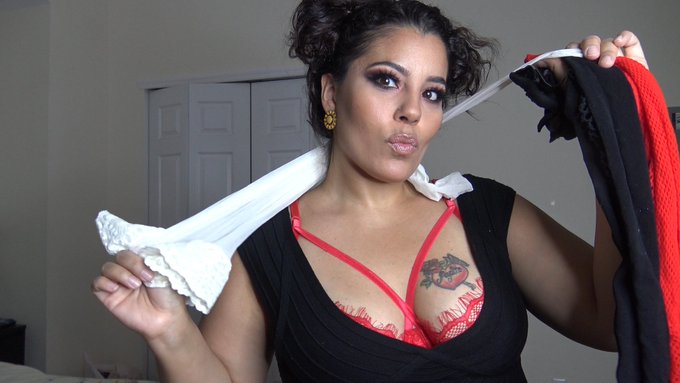 THIGH HIGH STOCKING TRY ON HAUL: https://t.co/7LLdxP3c63 https://t.co/NE50bdMRSL