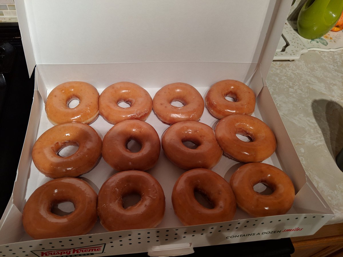 HudsonCHEM105's tweet photo. @GoldenKnights @krispykreme #donutsfordonuts https://t.co/x7Mq0UbpG0