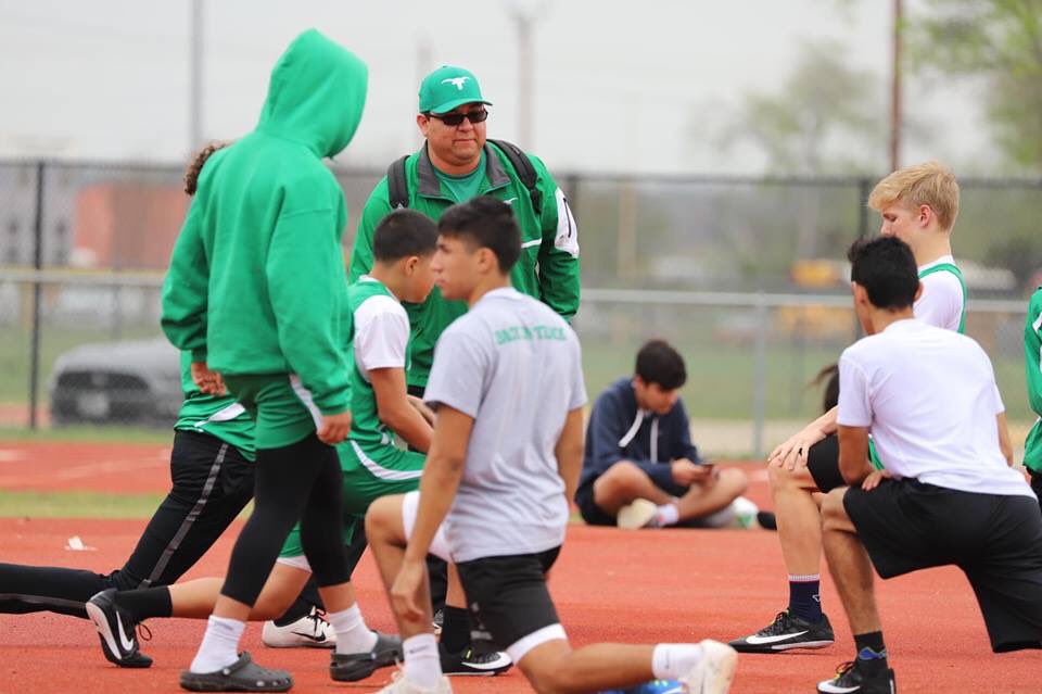 Chapter8ELAR's tweet photo. I love my husband and the passion he has for what he does. He shows nothing but respect to his athletes and treats them all the same. #MyFaveCoach #CoachB #OnceAMav #AlwaysAMav ππππ€πΌπ https://t.co/bu8kQtQH1h