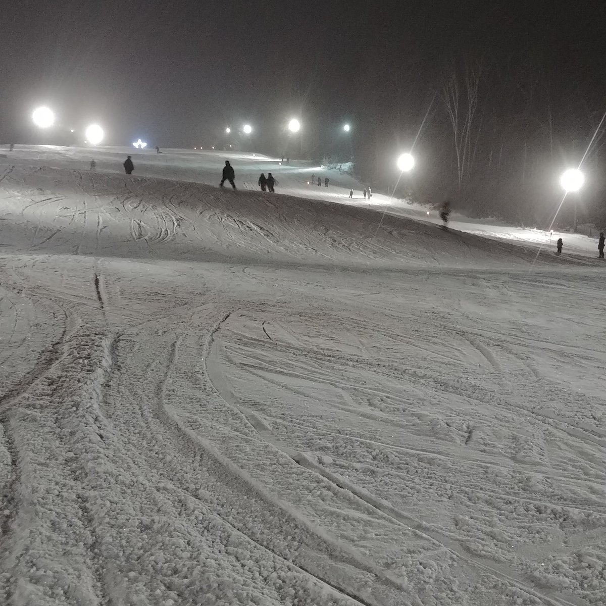 Ski after work! Come to Storrs Hill Ski Area this week on Tues and/or Thurs evening from 5:30-7:30 pm and catch the last of our midweek, public ski nights for the season. We will be open though for a few more weekends (Fri nites, Sat & Sun) thru Mar 30! #nightskiing #skilocal