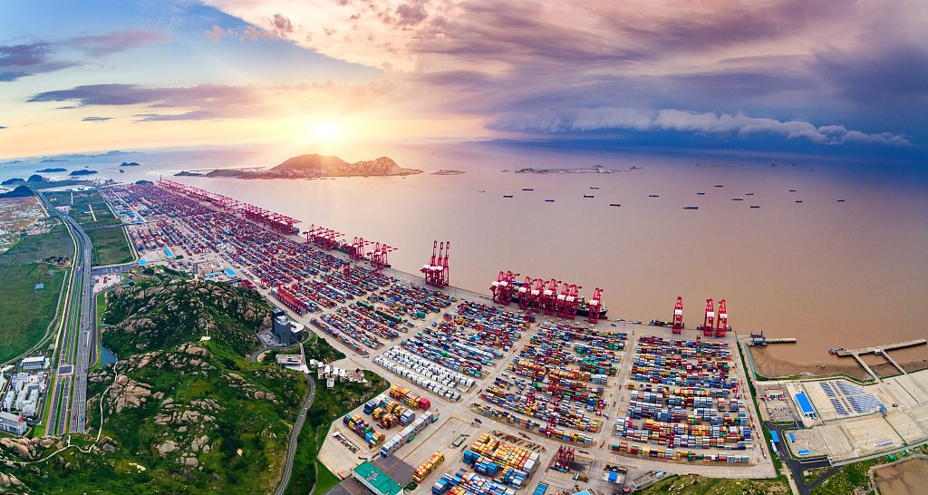 CGTNFrancais's tweet photo. Nous ferons avancer les négociations sur une zone de libre-échange Chine-Japon-République de Corée et sur un accord d’investissement Chine-UE, et poursuivrons les consultations économiques et commerciales entre la Chine et les États-Unis. #LiKeqiang #DeuxSessions https://t.co/gQhahFnKHj