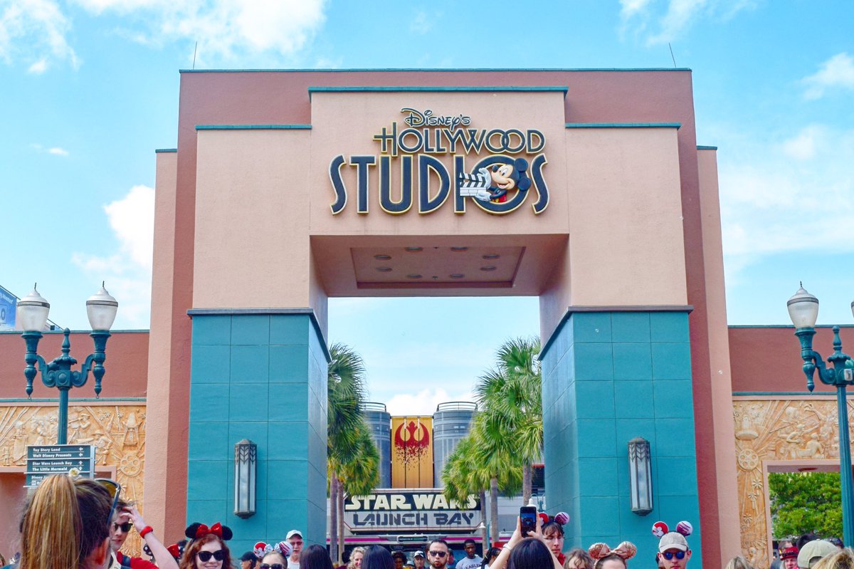 Usj情報局 L C A Studios オーランドは現在22時30分 疲れた 眠い 1日目は ディズニー ハリウッド スタジオです なんとテーマがユニバーサルと被っt ディズニーですが セットファサード があり Usjでもお馴染みの建物がズラリ Usj情報局 L C A Studios オーランドは現在22時30分 疲れた 眠い 1日目は ディズニー ハリウッド スタジオです なんとテーマがユニバーサルと被っt ディズニーですが セットファサード があり Usjでもお馴染みの建物がズラリ
