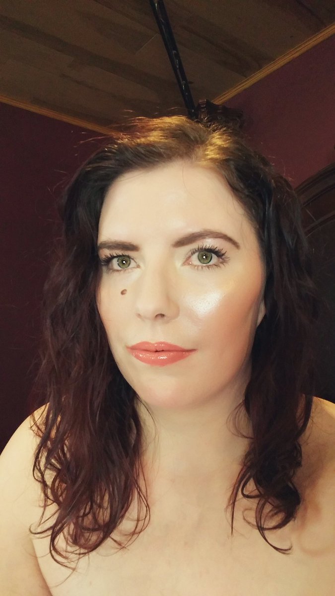 KinkyAsHellRose's tweet photo. My #hair is getting really long. Debating if I should get it cut. PSA I just turned 31 and I highly recommend staying out of the sun plus don't get addicted to cancer coffins A.K.A tanning beds. #GreenEyes #palegirl #paleskin #paleisbeautiful https://t.co/hMo3AeuMS1