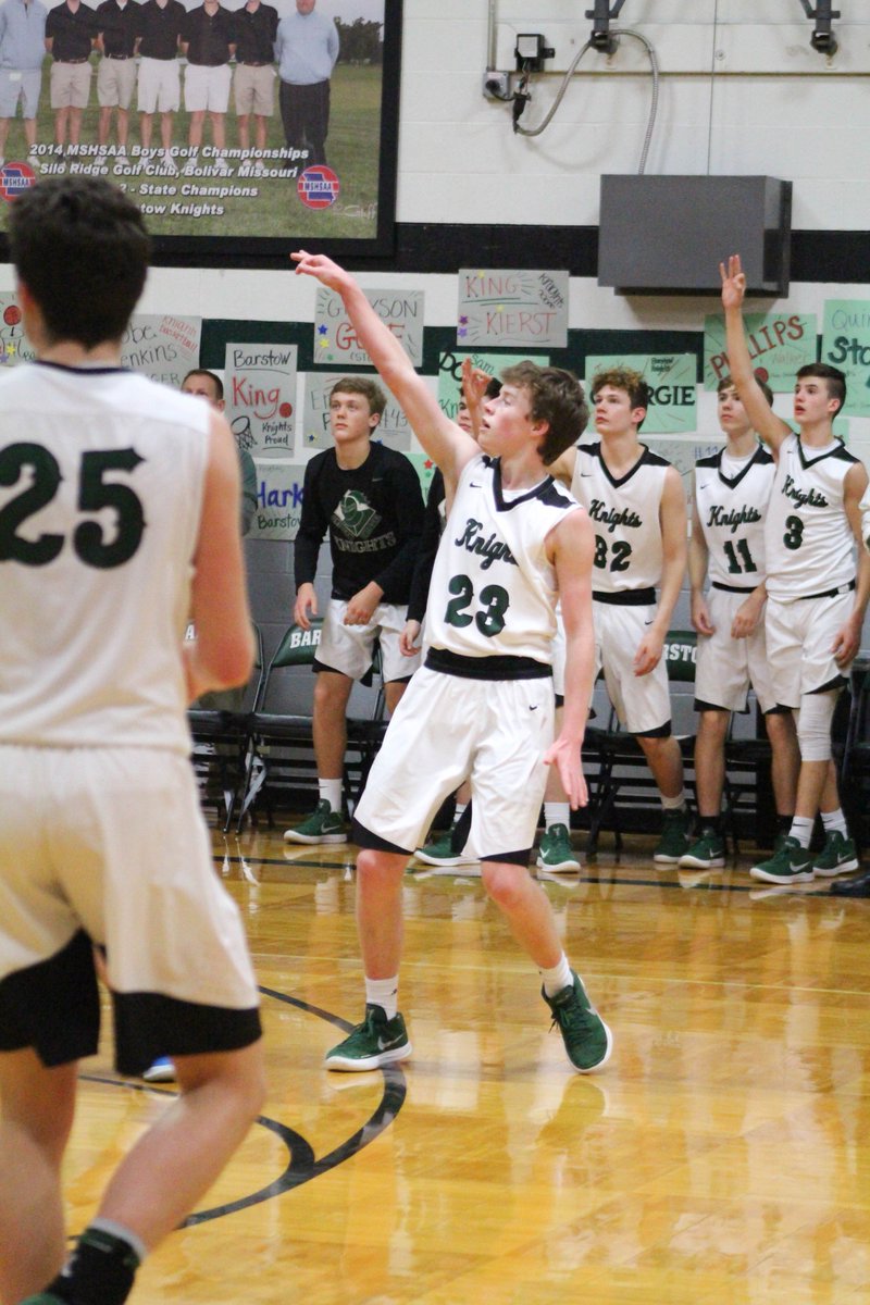 brooklynna19's tweet photo. Since basketball season is officially over and I have finally accepted it (kinda)... Here are my favorite pictures that I took of the boy's varsity team! Check out my website to download them and many others! https://t.co/7tXyOV7T7i
