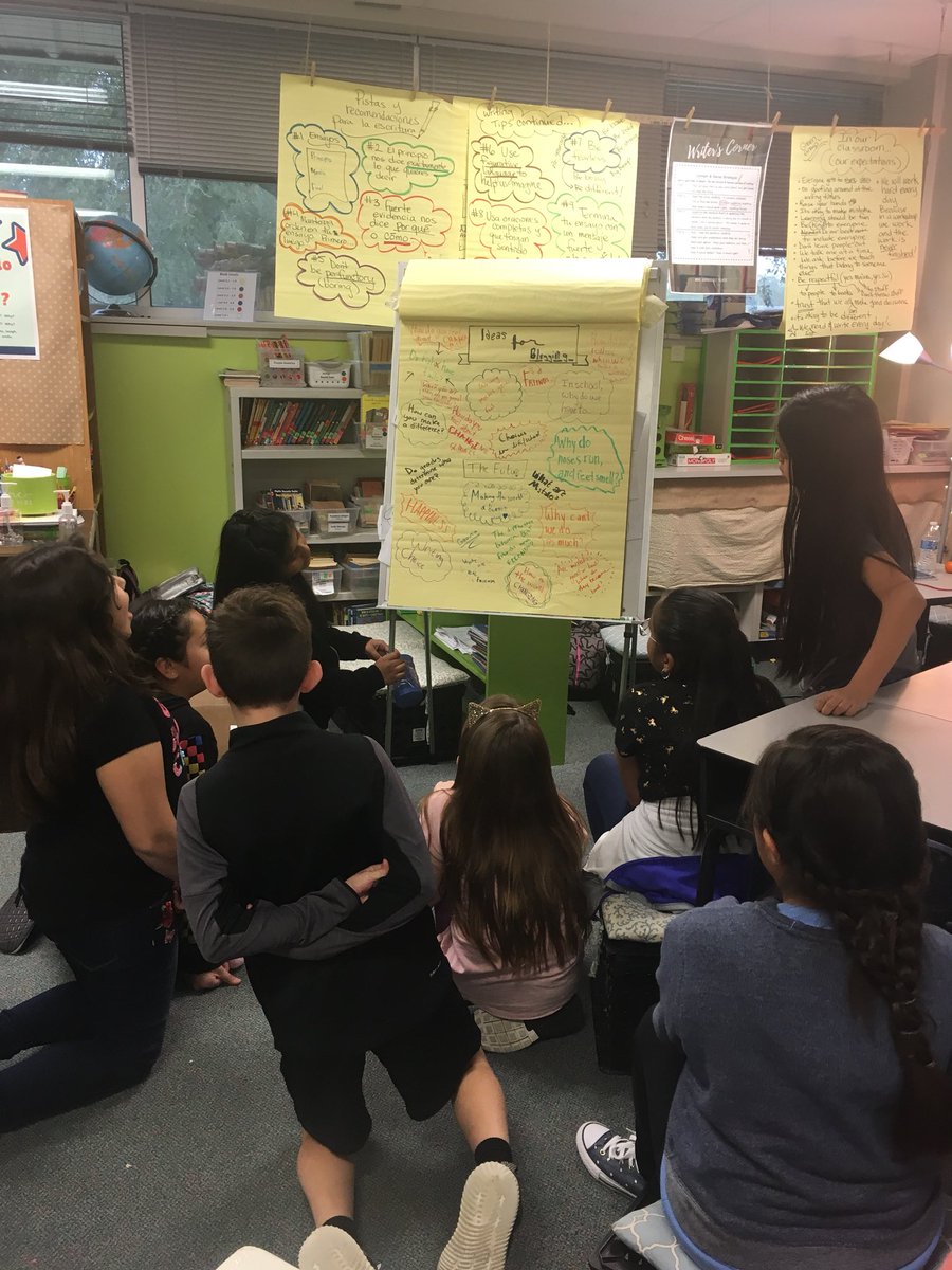 mrodz308's tweet image. My 4th grade bloggers taking in the many blogging ideas from my 6th grade bloggers. #HourofBlog #kidblogteacher #Kidblog #studentvoice