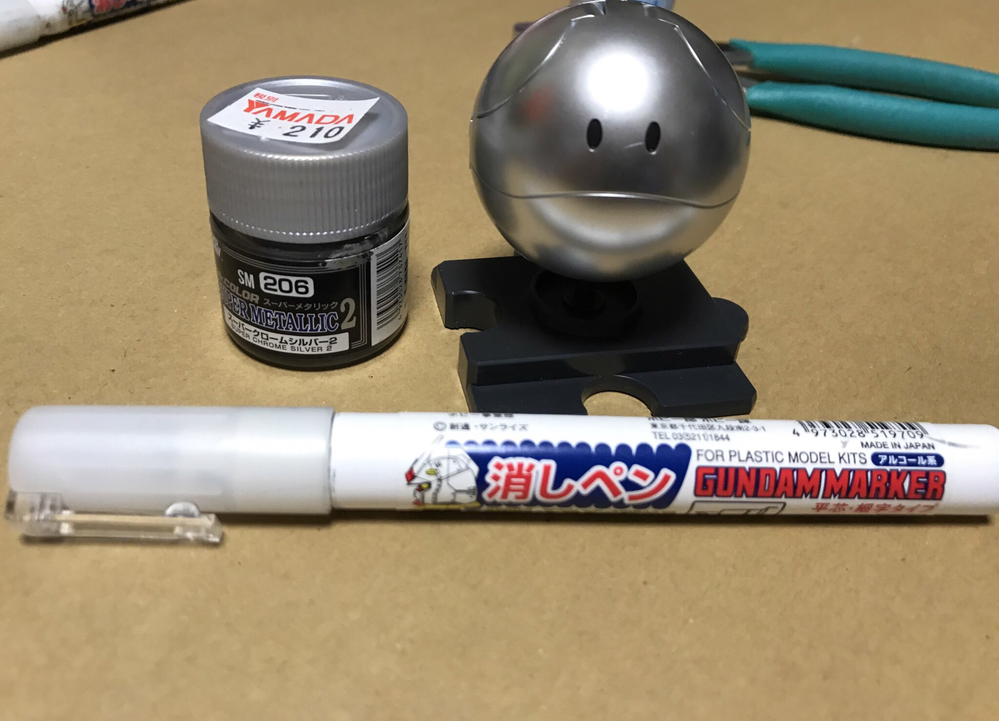 あぬびすん ラッカーマーカーと アクリジョンマーカー 自作したけど普通にクレオスさんから出して欲しい それかゴッドハンドさんあたりから 詰め替えマーカー出してくれないかしら ロ ੭ 大量に消しペンの中身が溜まってく 笑 ガンダム