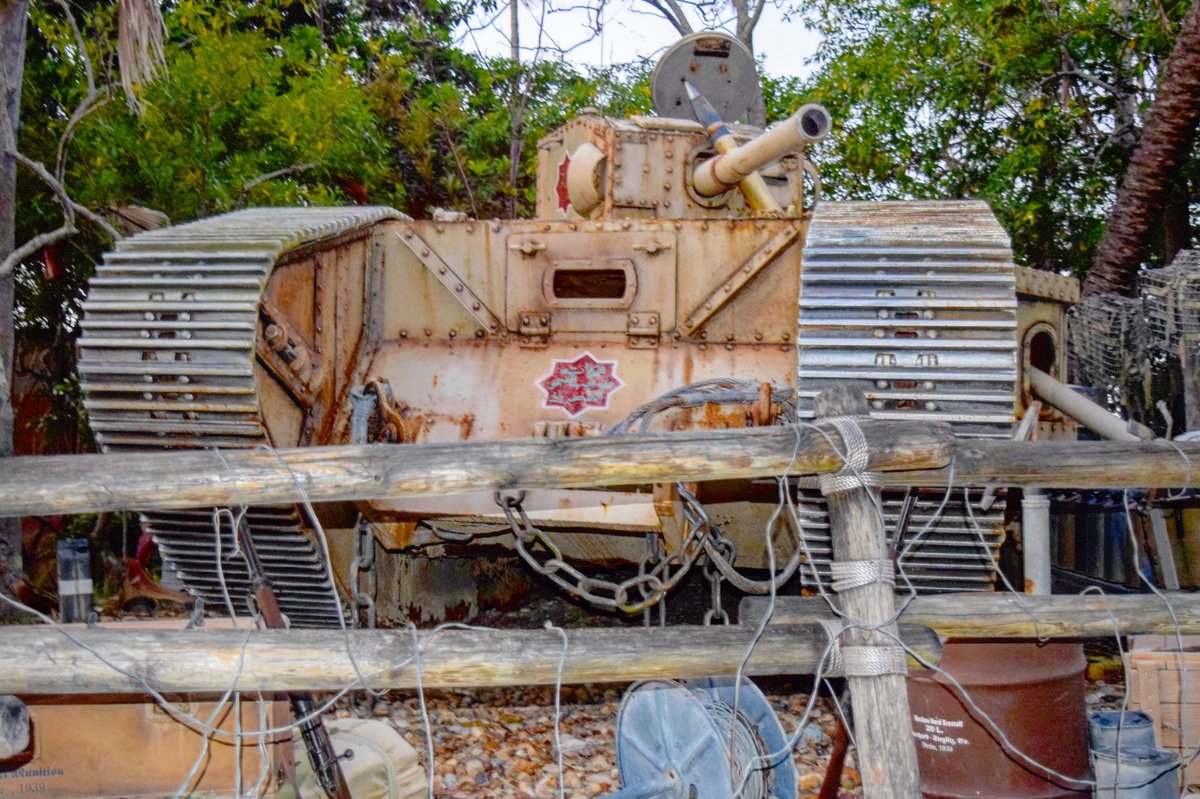 Usj情報局 L C A Studios ちょっとだけ 映画 インディ ジョーンズ 最後の聖戦 の撮影に実際に使用された戦車やトラックが ジョーンズ先生にも会えます Usj情報局 L C A Studios ちょっとだけ 映画 インディ ジョーンズ 最後の聖戦 の撮影に実際に使用された戦車やトラックが ジョーンズ先生にも会えます