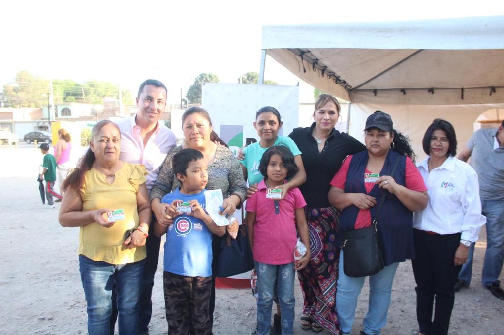 YOLANDACEPEDAE's tweet photo. Trabajando con cabeza corazón somos @PRI_SLP https://t.co/VDl7NuHtOc