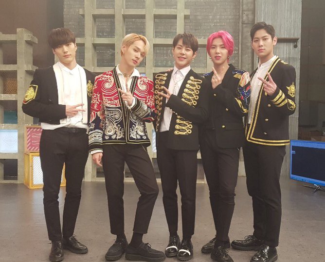 IMFACTofficial's tweet photo. [임팩트] (V LIVE) Before School Club W / IMFACT 

지금 아래의 링크에서 바로 시청할 수 있습니다 !
1시부터 시작되는 #AfterSchoolClub 많은 시청 부탁드립니다🥰

https://t.co/7o6t89h9aa

#임팩트 #IMFACT #지안 #제업 #태호 #이상 #웅재 #JIAN #JEUP #TAEHO #LEESANG #UNGJAE #Only_U https://t.co/7iZezMhSbi