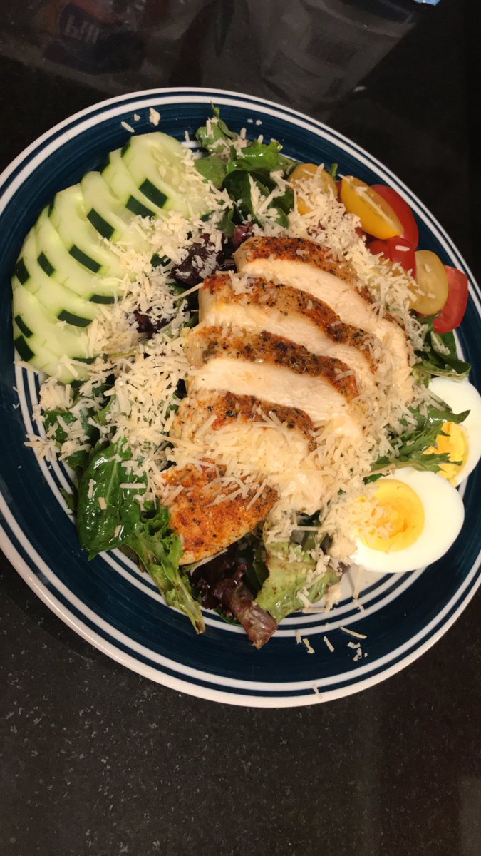 keto_ken's tweet photo. Here is a fulfilling and  clean keto dish. Chicken breast on a spring mix salad tossed with a vinagraitte garnished with boiled eggs and cucumber slices.  🐔🥬🥒🥚🍅 #ketorecipes #ketogenicdiet #lowcarb https://t.co/P2HnC9b5h9